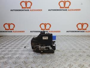 Gebruikte Deurslot Mechaniek 4Deurs rechts-voor Volkswagen Golf Plus (5M1/1KP) 1.6 TDI 16V 90 Prijs € 30,00 Margeregeling aangeboden door Alexander Autodemontage