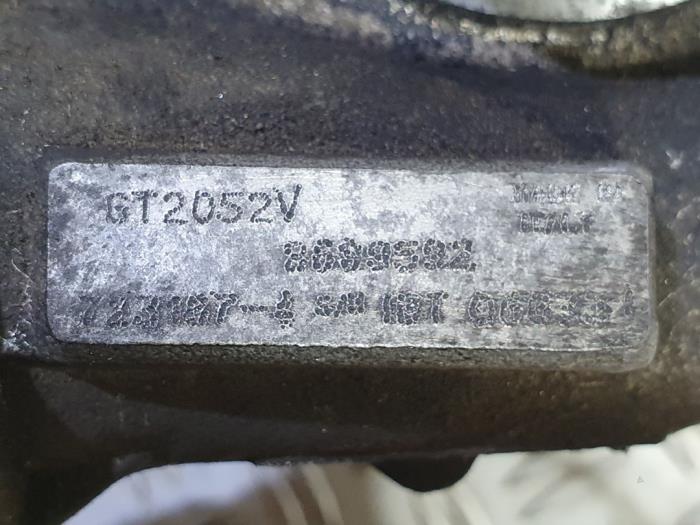 Turbo van een Volvo XC70 (SZ) XC70 2.4 D 20V 2004