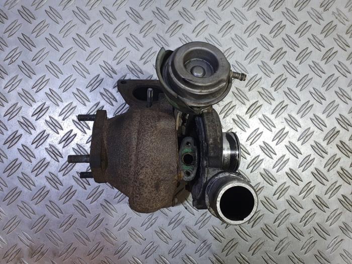 Turbo van een Volvo XC70 (SZ) XC70 2.4 D 20V 2004