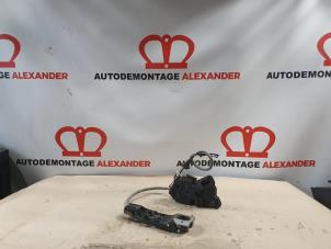 Gebruikte Deurslot Mechaniek 4Deurs links-achter Volkswagen Polo V (6R) 1.2 12V BlueMotion Technology Prijs op aanvraag aangeboden door Alexander Autodemontage