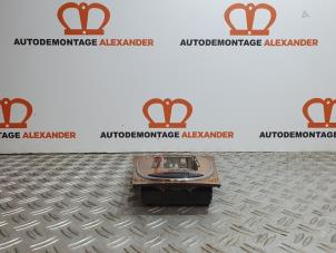 Gebruikte Middenconsoles Mercedes E (W211) 2.2 E-200 CDI 16V Prijs op aanvraag aangeboden door Alexander Autodemontage