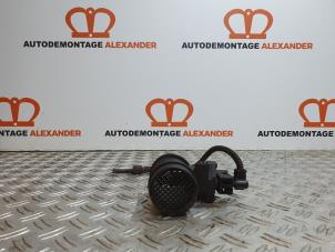 Gebruikte Luchtmassameter Opel Corsa C (F08/68) 1.2 16V Prijs op aanvraag aangeboden door Alexander Autodemontage