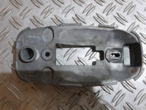 Gebruikte Deurgreep 2Deurs links Renault Trafic New (FL) 1.9 dCi 100 16V Prijs op aanvraag aangeboden door Alexander Autodemontage