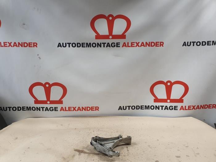 Gebruikte Dynamosteun boven Vauxhall Astra Mk.5 Estate 1.3 CDTI 16V Prijs op aanvraag aangeboden door Alexander Autodemontage