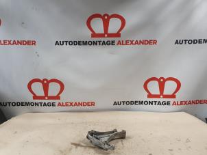 Gebruikte Dynamosteun boven Vauxhall Astra Mk.5 Estate 1.3 CDTI 16V Prijs op aanvraag aangeboden door Alexander Autodemontage