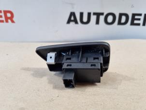 Gebruikte Schakelaar Elektrisch Raam Fiat Bravo (198A) 1.6 JTD Multijet 105 Prijs op aanvraag aangeboden door Alexander Autodemontage