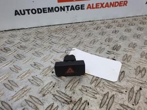 Gebruikte Gevarenlicht Schakelaar Nissan Pixo (D31S) 1.0 12V Prijs op aanvraag aangeboden door Alexander Autodemontage