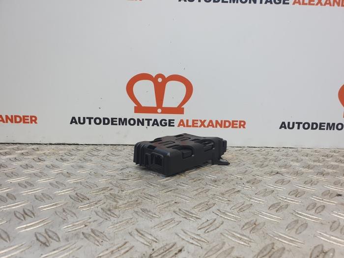 Regelunit Multi Media van een Volkswagen Golf V (1K1) 1.9 TDI 2005
