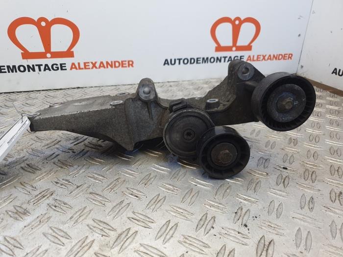 Gebruikte Dynamosteun onder Ford Mondeo IV 2.0 TDCi 140 16V Prijs op aanvraag aangeboden door Alexander Autodemontage