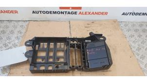 Gebruikte Zekeringkast Audi A6 Quattro (C6) 3.2 V6 24V FSI Prijs € 30,00 Margeregeling aangeboden door Alexander Autodemontage