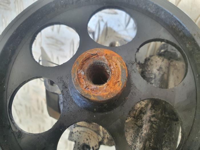 Gebruikte Pomp Servo Opel Vivaro 1.9 DI Prijs € 69,99 Inclusief btw aangeboden door Alexander Autodemontage