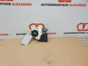 Gebruikte Portierruitmotor Volkswagen Jetta III (1K2) 1.9 TDI Prijs op aanvraag aangeboden door Alexander Autodemontage