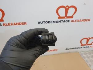 Gebruikte Schakelaar Koplamp Ihv Volkswagen Jetta III (1K2) 1.9 TDI Prijs op aanvraag aangeboden door Alexander Autodemontage