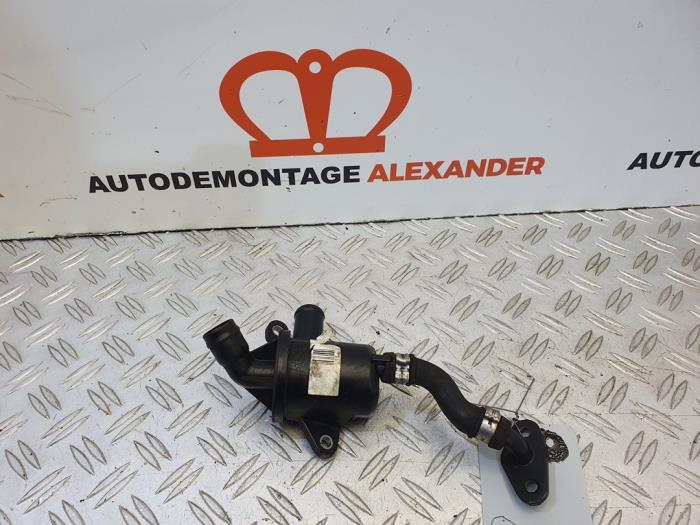 Gebruikte Oliefilter Opel Corsa D 1.3 CDTi 16V ecoFLEX Prijs op aanvraag aangeboden door Alexander Autodemontage