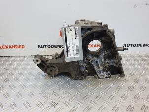 Gebruikte Dynamosteun onder Opel Insignia Sports Tourer 2.0 CDTI 16V 130 ecoFLEX Prijs op aanvraag aangeboden door Alexander Autodemontage