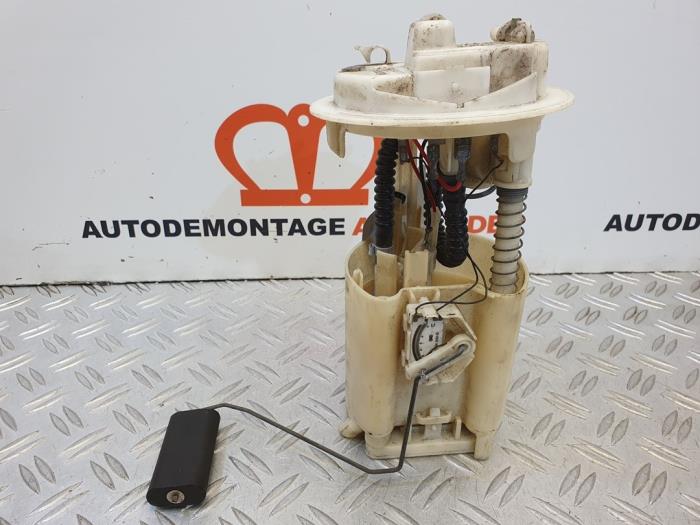 Gebruikte Tank element Pomp Peugeot 206 CC (2D) 1.6 16V Prijs € 34,99 Margeregeling aangeboden door Alexander Autodemontage