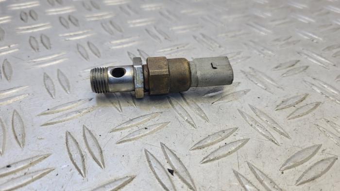 Oliedruk sensor van een Audi TT (8N3) 1.8 20V Turbo Quattro 2000