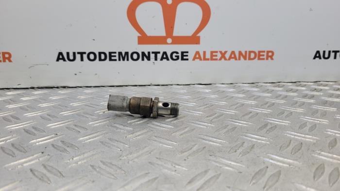 Oliedruk sensor van een Audi TT (8N3) 1.8 20V Turbo Quattro 2000