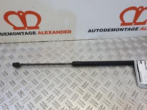 Gebruikte Kofferdekseldemper rechts-achter Ford Fiesta 6 (JA8) 1.6 TDCi 16V 95 Prijs op aanvraag aangeboden door Alexander Autodemontage