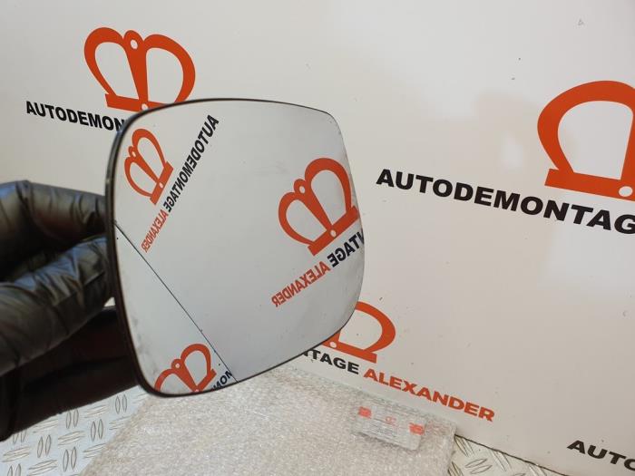 Spiegelglas links van een Toyota Yaris II (P9) 1.3 16V VVT-i 2007