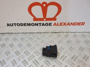 Gebruikte Elektrisch Raam Schakelaar Citroen C4 Berline (LC) 1.6 16V Prijs op aanvraag aangeboden door Alexander Autodemontage