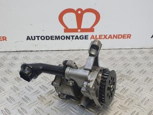 Gebruikte Oliepomp Volkswagen Golf VII (AUA) 2.0 TDI 16V Prijs op aanvraag aangeboden door Alexander Autodemontage