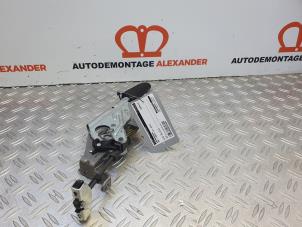 Gebruikte Handremhendel BMW 1 serie (F20) 116i 1.6 16V Prijs € 50,00 Margeregeling aangeboden door Alexander Autodemontage