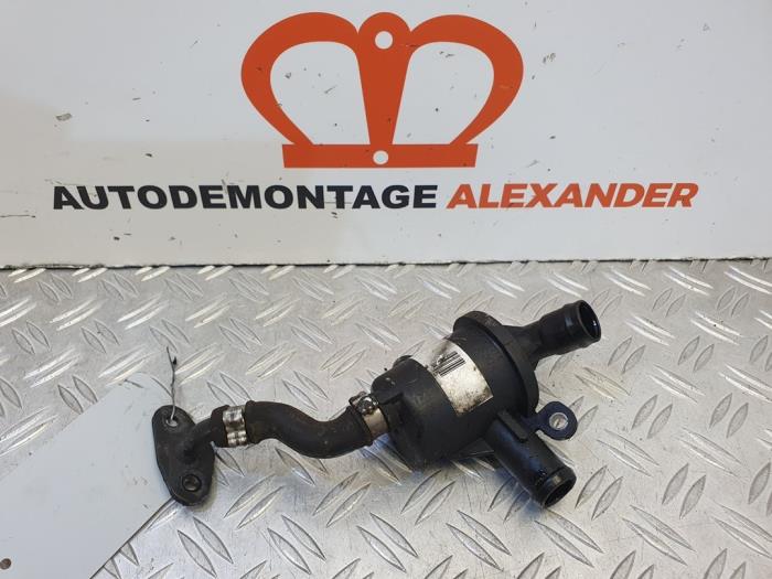 Gebruikte Oliefilter Opel Corsa D 1.3 CDTi 16V ecoFLEX Prijs op aanvraag aangeboden door Alexander Autodemontage