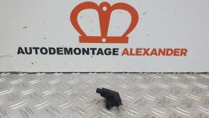Gebruikte Handrem schakelaar Volkswagen Up! (121) 1.0 12V 75 Prijs op aanvraag aangeboden door Alexander Autodemontage