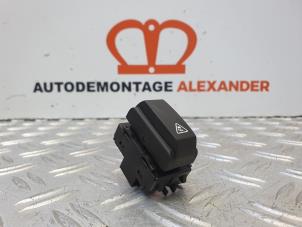 Gebruikte ASR schakelaar Renault Megane III Grandtour (KZ) 1.4 16V TCe 130 Prijs op aanvraag aangeboden door Alexander Autodemontage