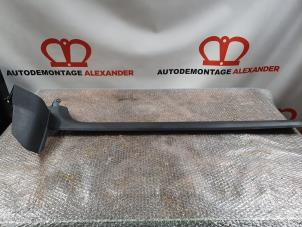Gebruikte Afdeklijst dorpel links Volkswagen Up! (121) 1.0 12V 75 Prijs op aanvraag aangeboden door Alexander Autodemontage
