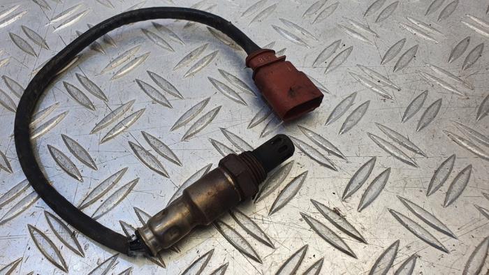 Lambda Sonde van een Volkswagen Up! (121) 1.0 12V 75 2012
