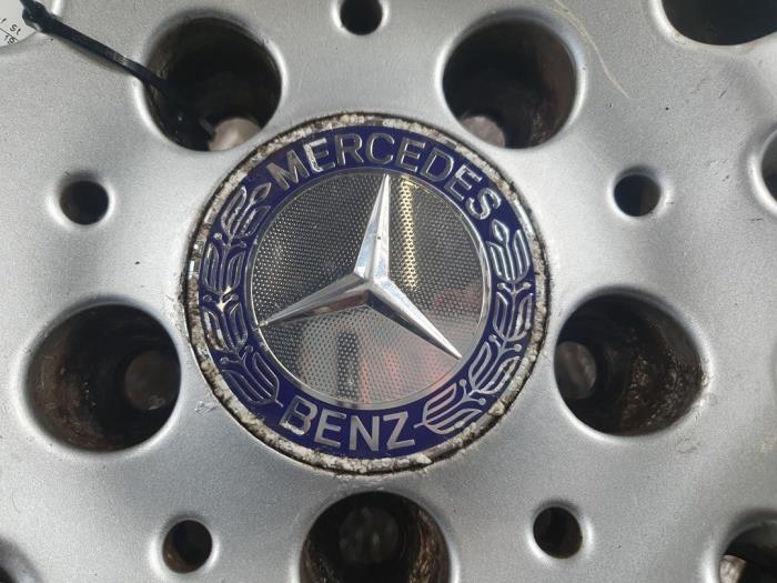 Velg van een Mercedes-Benz C (W204) 2.0 C-200 Turbo 16V 2013