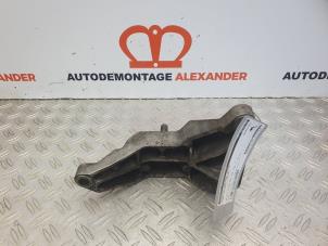 Gebruikte Versnellingsbak Steun Ford Mondeo IV 1.8 TDCi 100 16V Prijs op aanvraag aangeboden door Alexander Autodemontage