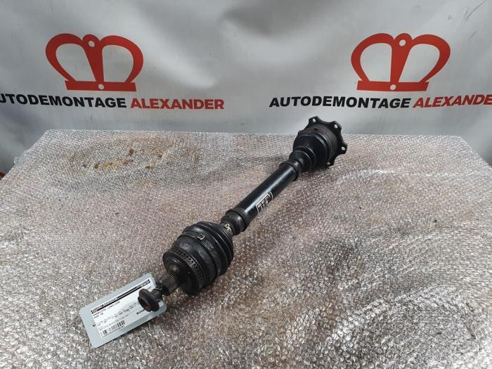 Gebruikte Aandrijfas links-voor Audi A6 Avant (C5) 1.8 Turbo 20V Prijs op aanvraag aangeboden door Alexander Autodemontage