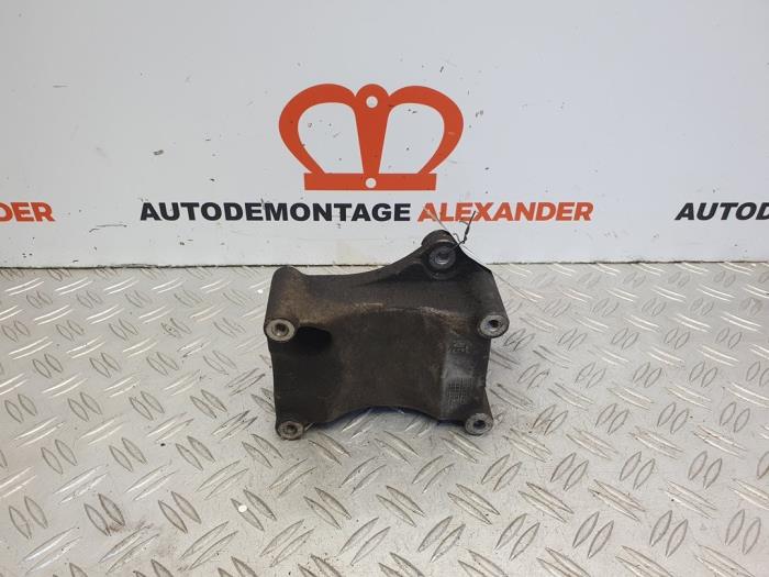 Gebruikte Dynamosteun boven Chevrolet Spark (M300) 1.0 16V Bifuel Prijs € 50,00 Margeregeling aangeboden door Alexander Autodemontage