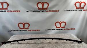 Gebruikte Bumperlijst midden-voor Mercedes E (W211) 2.2 E-200 CDI 16V Prijs op aanvraag aangeboden door Alexander Autodemontage