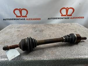 Gebruikte Aandrijfas links-voor Peugeot 307 Break (3E) 1.6 HDiF 110 16V Prijs op aanvraag aangeboden door Alexander Autodemontage