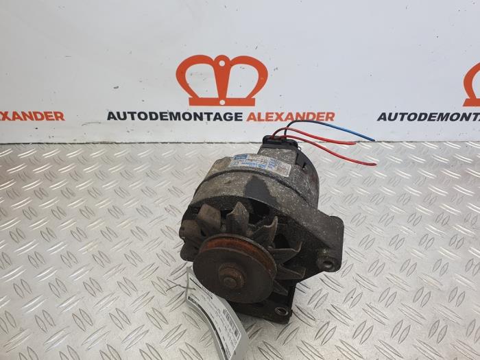 Gebruikte Dynamo Mercedes 200-300D (W123) 300 D Prijs € 200,00 Margeregeling aangeboden door Alexander Autodemontage