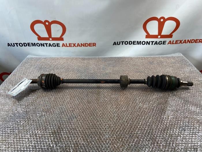 Gebruikte Steekas rechts-voor Toyota Yaris (P1) 1.0 16V VVT-i Prijs op aanvraag aangeboden door Alexander Autodemontage