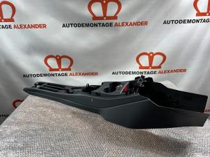 Gebruikte Middenconsoles Volkswagen Polo V (6R) 1.2 12V Prijs op aanvraag aangeboden door Alexander Autodemontage