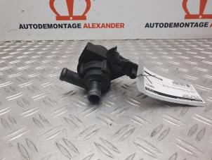 Gebruikte Extra waterpomp Volkswagen Golf VI Variant (AJ5/1KA) 1.2 TSI BlueMotion Prijs op aanvraag aangeboden door Alexander Autodemontage