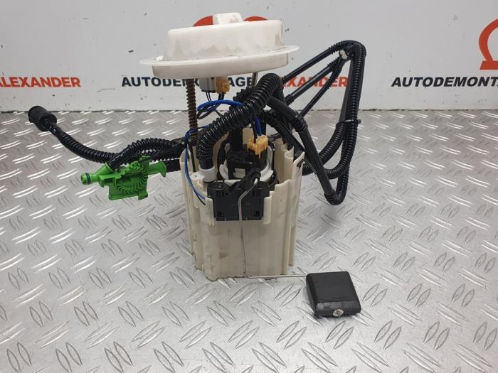 Gebruikte Tank element Pomp Mercedes C (W204) 2.2 C-180 CDI 16V BlueEFFICIENCY Prijs € 80,00 Margeregeling aangeboden door Alexander Autodemontage