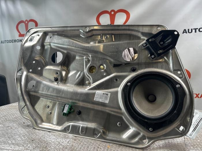 Ruitmechaniek 4Deurs links-voor van een Mercedes-Benz C (W204) 2.2 C-180 CDI 16V BlueEFFICIENCY 2013