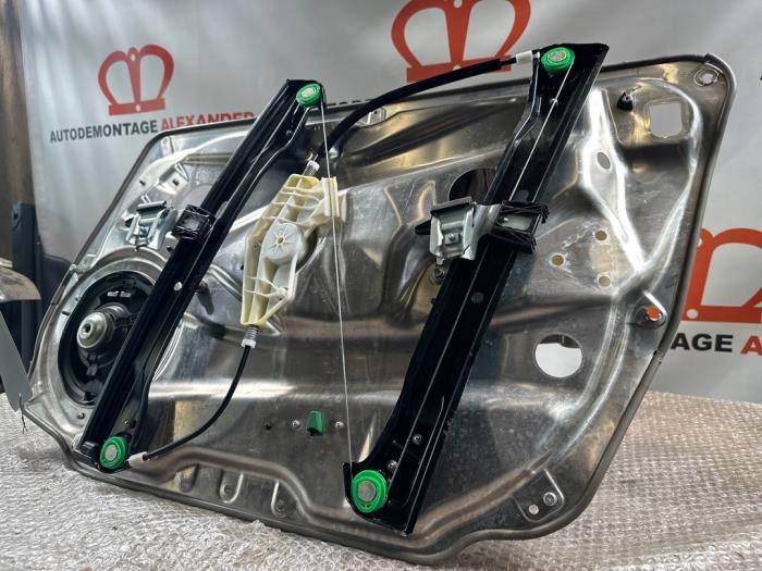 Ruitmechaniek 4Deurs links-voor van een Mercedes-Benz C (W204) 2.2 C-180 CDI 16V BlueEFFICIENCY 2013