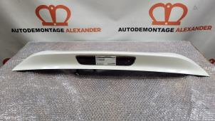 Gebruikte Remlicht Extra midden Peugeot 108 1.0 12V Prijs op aanvraag aangeboden door Alexander Autodemontage