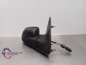 Gebruikte Buitenspiegel rechts Renault Clio (B/C57/357/557/577) 1.2 Eco Kat. Prijs op aanvraag aangeboden door Alexander Autodemontage
