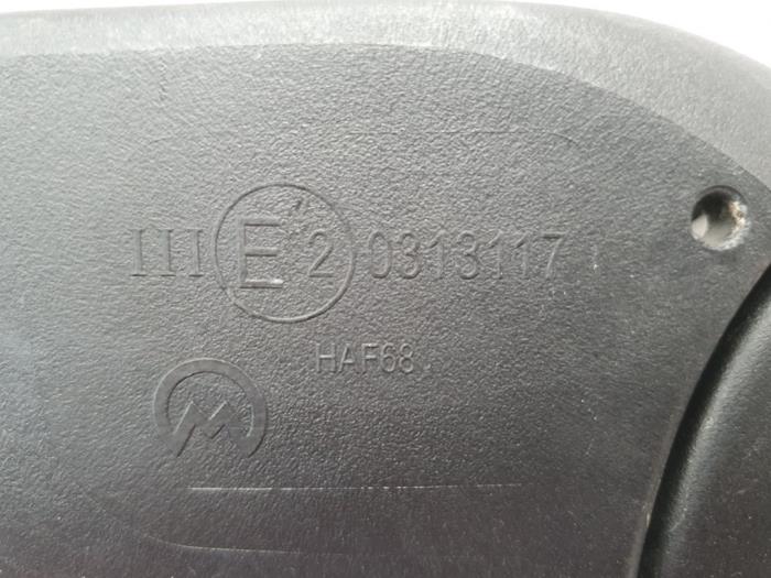 Buitenspiegel links van een Peugeot 108 1.0 12V 2016