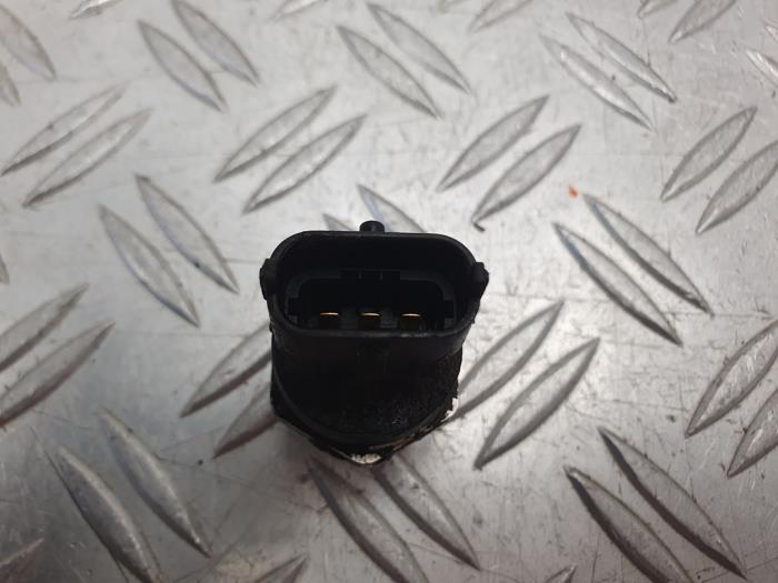 Brandstofdruk sensor van een Opel Corsa D 1.3 CDTi 16V ecoFLEX 2011