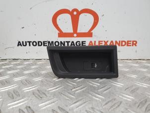 Gebruikte AUX/USB aansluiting BMW 3 serie Touring (F31) 318i 1.5 TwinPower Turbo 12V Prijs op aanvraag aangeboden door Alexander Autodemontage